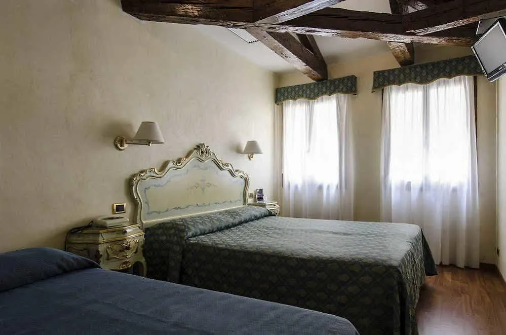 Hotel Do Pozzi Venedig 3*,