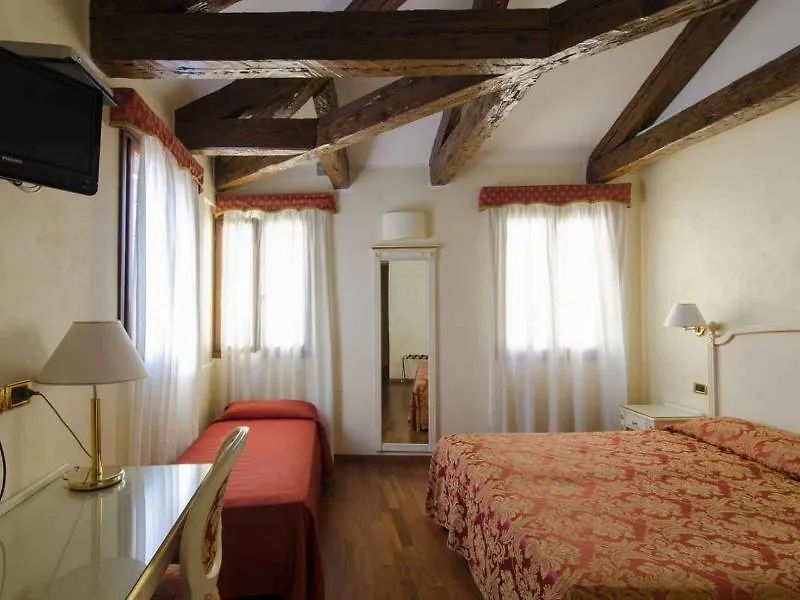 Hotel Do Pozzi Venedig 3*,
